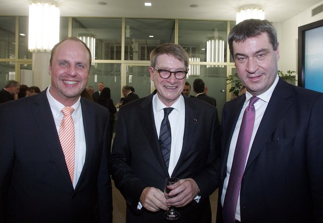 Bürgermeister Christian Vogel, Volker Koch, Unternehmensgruppe KOCHINVEST, und Staatsminister Dr. Markus Söder (v.l.). | Foto: J. König