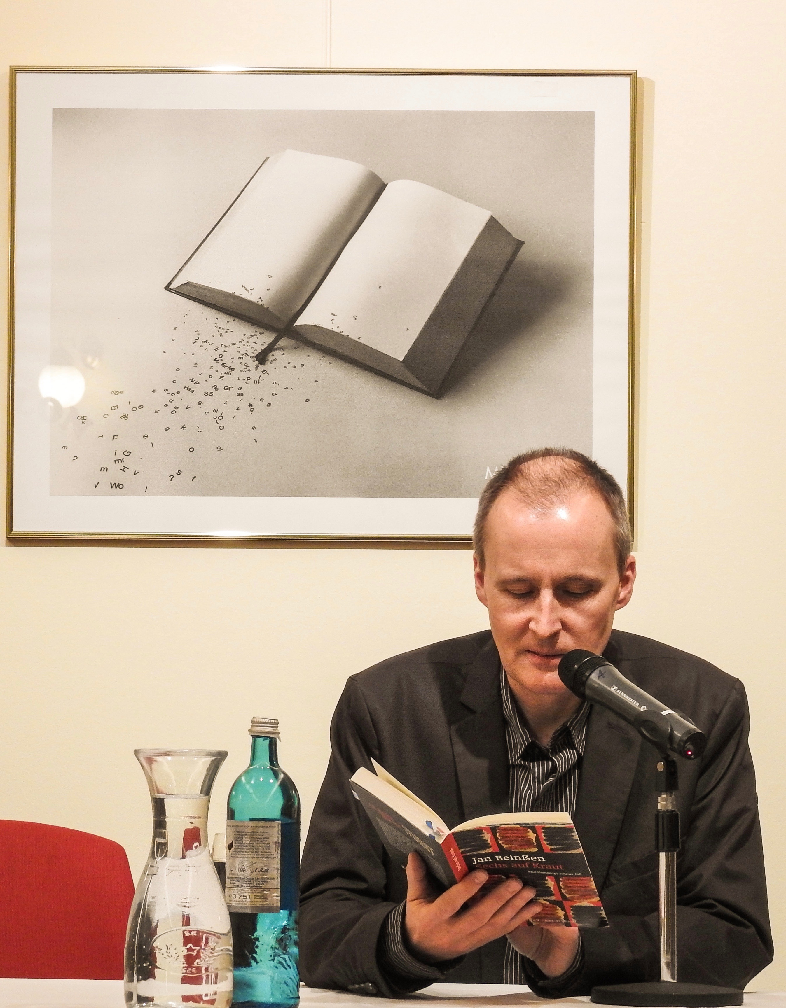 Krimi Autor Jan Beinßen liest am 18. Februar aus seinem Buch ,,Die Schäufele Verschwörung" im Kulturladen Schloss Almoshof.