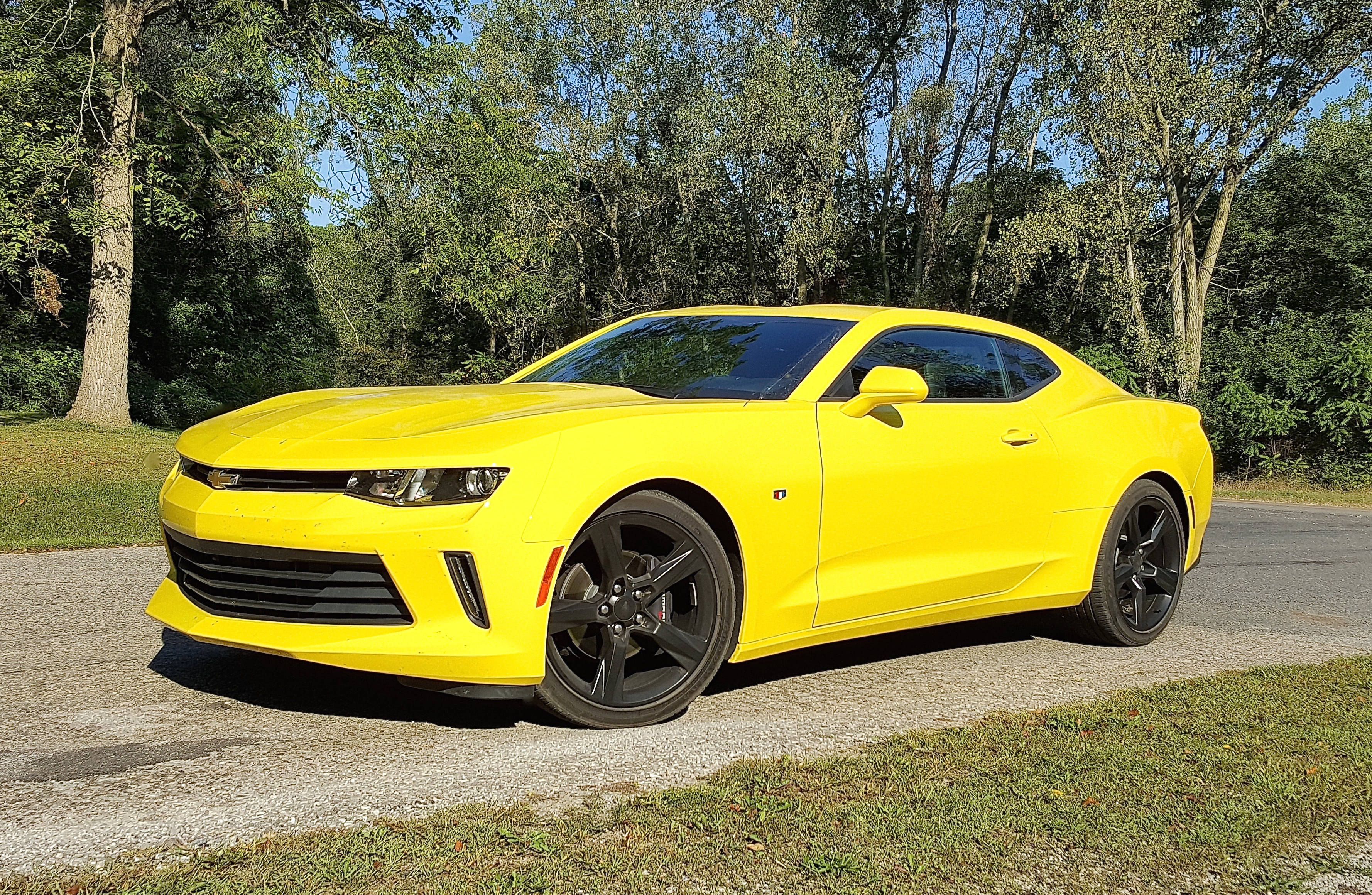 Ohne an Faszination und Charakter zu verlieren, ist der Camaro in seiner neuen Modellgeneration von der US-Ikone zu einem Sportcoupé mutiert, das auf internationalem Parkett bestehen kann. Foto: Auto-Medienportal.Net/JensMeiners