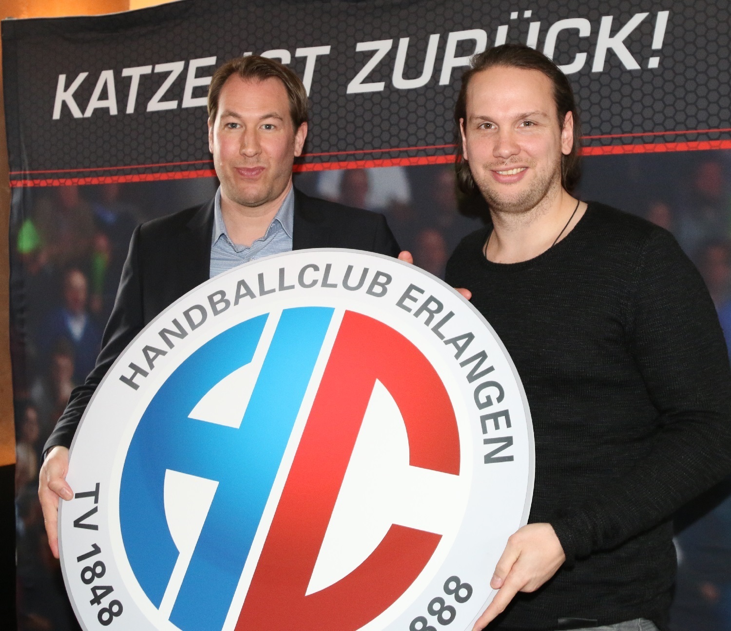 (Foto: hl-studios, Erlangen): Handball-Bundesliga: rechts - Nikolas Katsigiannis kehrt zum HC Erlangen zurück