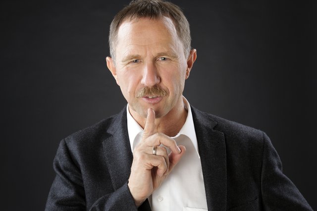 Darauf freuen sich viele Teilnehmer des Indoorcycling-Events im Maritim Hotel: Keynote Speaker Hubert Schwarz hält einen motivierenden Vortrag.