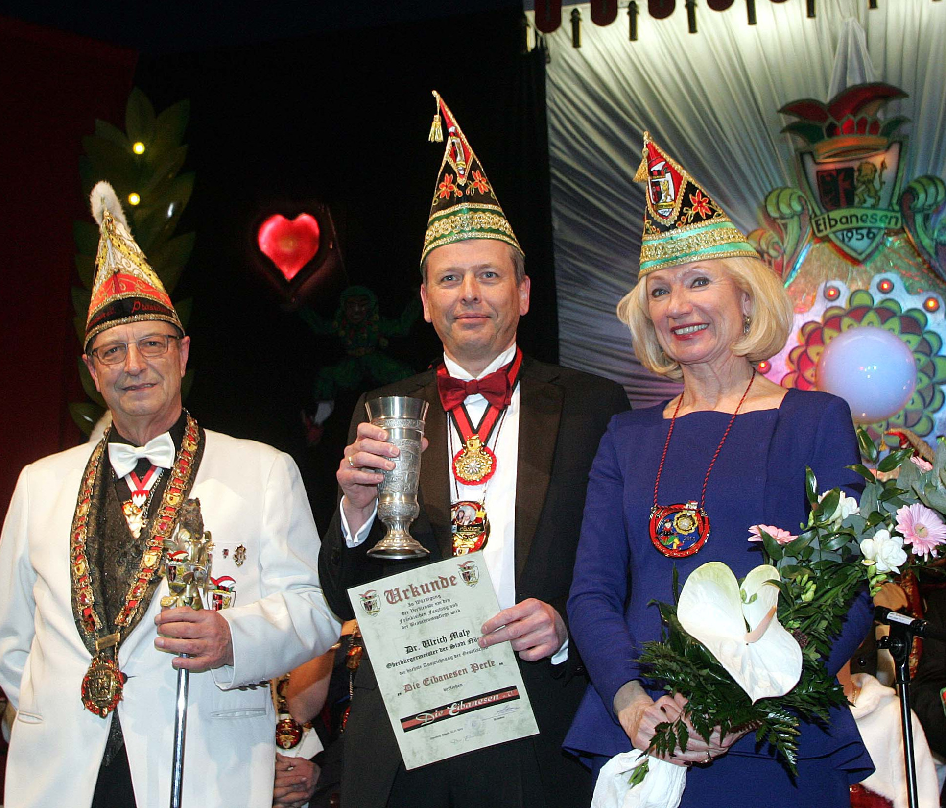 Stolz auf die neue Würde: (v.l.) Präsident Helmut Schiffermüller, OB Dr. Ulrich Maly und Kulturreferentin Prof Dr. Julia Lehner.