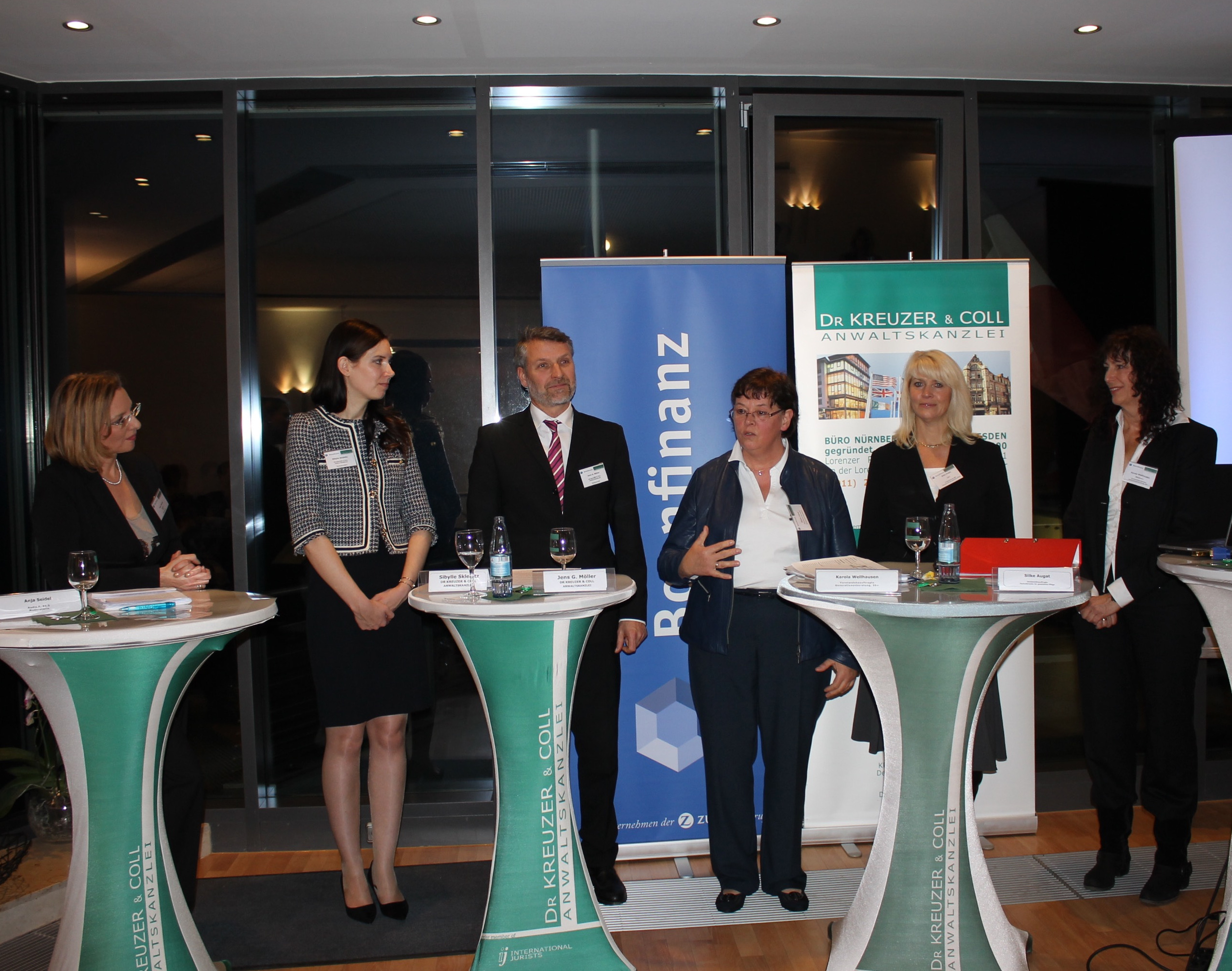 Gruppenbild nach dem Beratungsabend (v.l.) Anja Seidel, RAin Sibylle Sklebitz, RA Jens G. Möller, Beate Lösel, Silke Augat und Karola Wellhausen.
