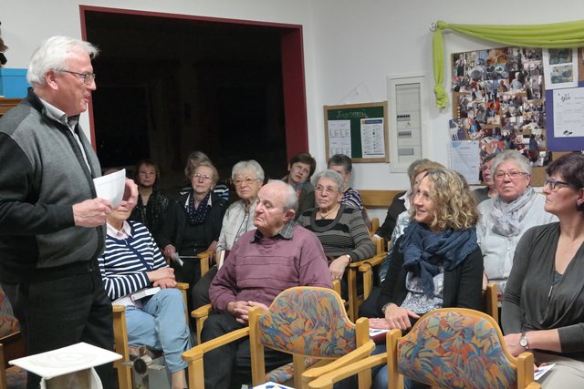 Caritas Vorstand Wolfgang Würker spricht seine Grußworte an die anwesenden ehrenamtlichen Helfer