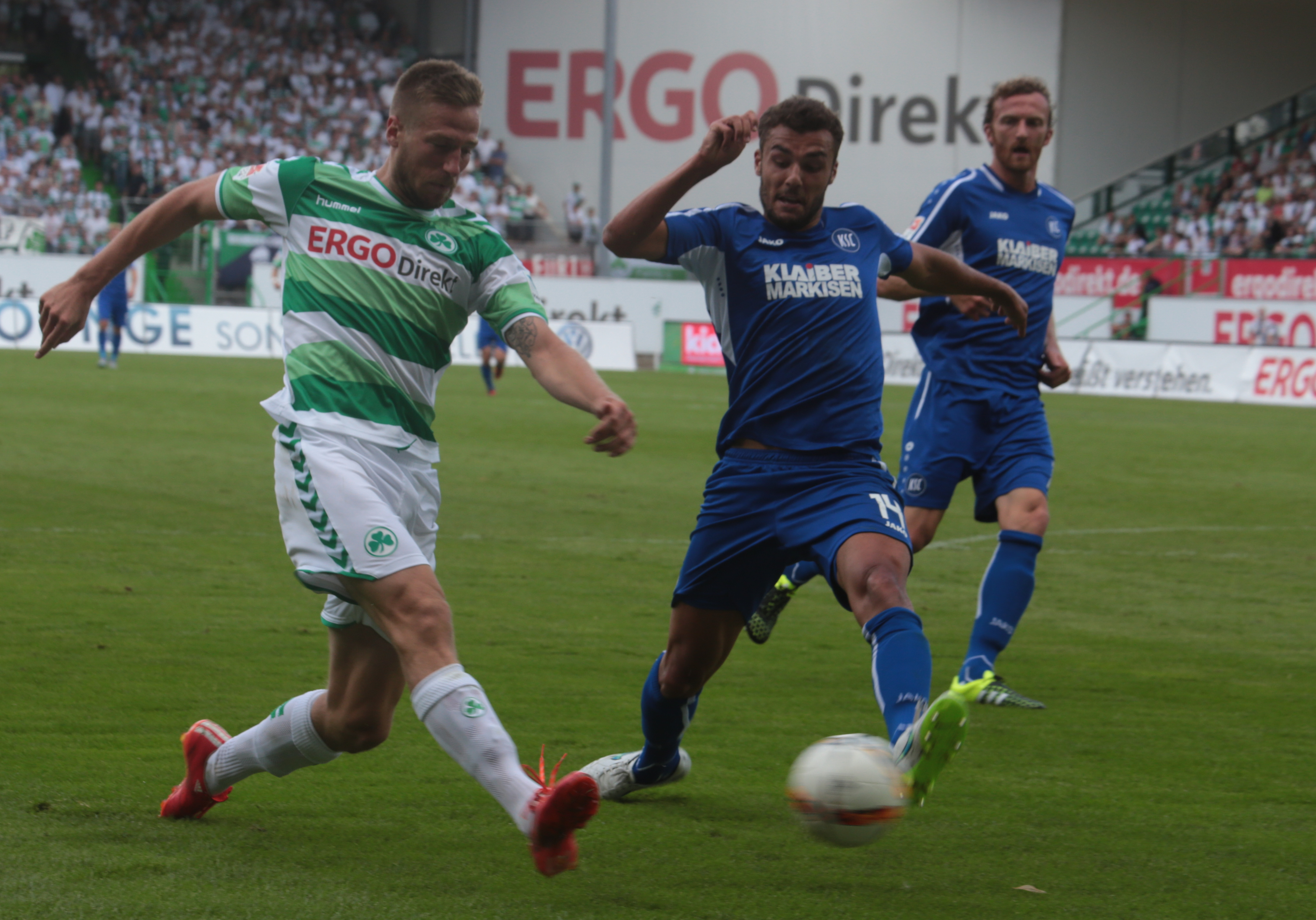 Die Fürther - hier Marco Stiepermann (li.) - wollen gegen Berlin im Sportpark Ronhof einen Heimsieg landen.