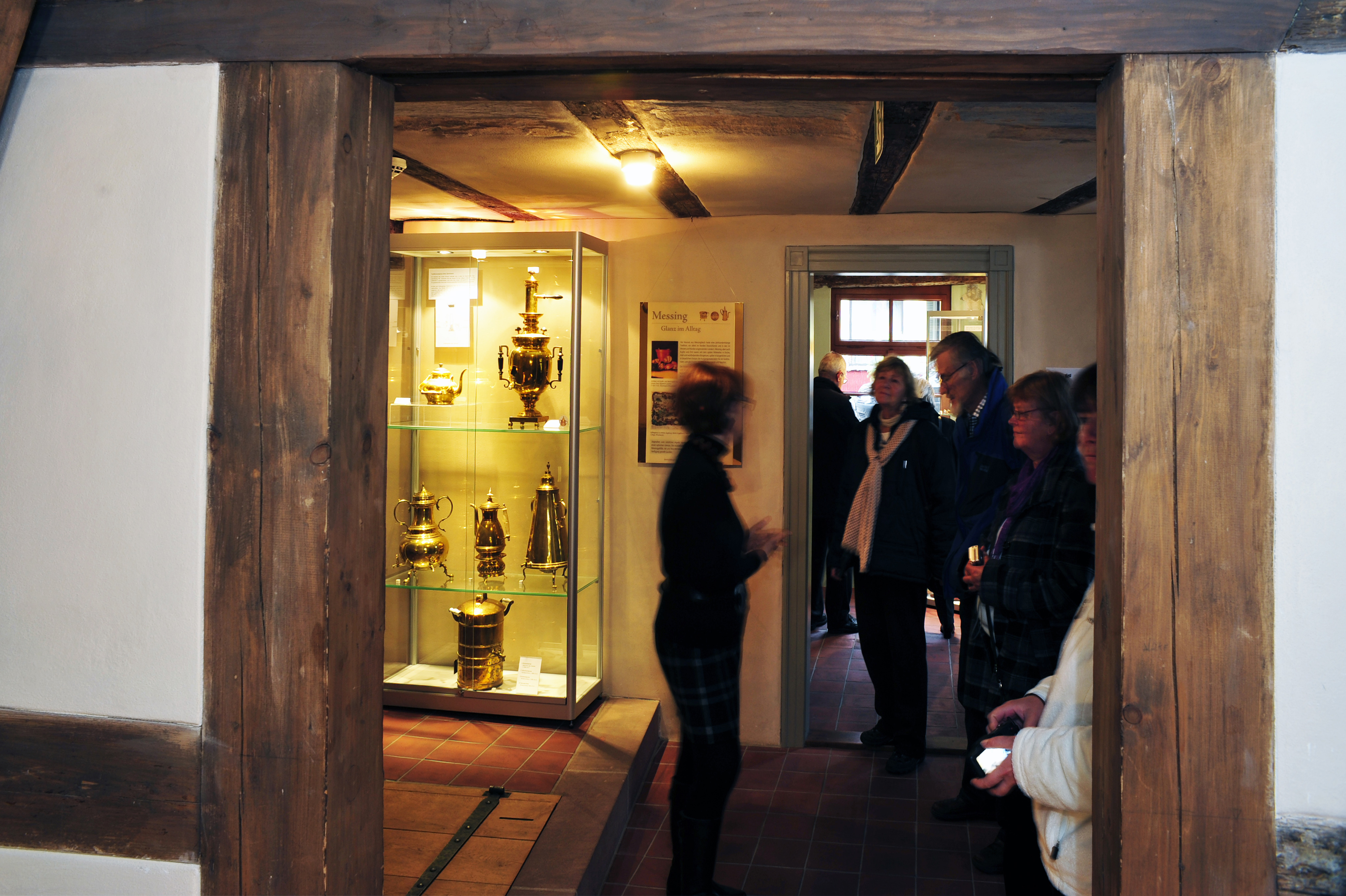 Am Sonntag, 21.02. findet um 15.00 Uhr wieder Sonderführung zur Sonderausstellung „Glanz im Alltag“ statt.