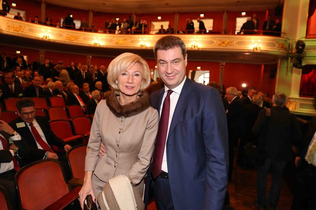 Finanzminister Dr. Markus Söder mit Nürnbergs Kulturreferentin Prof. Dr. Julia Lehner. | Foto: bayernpress