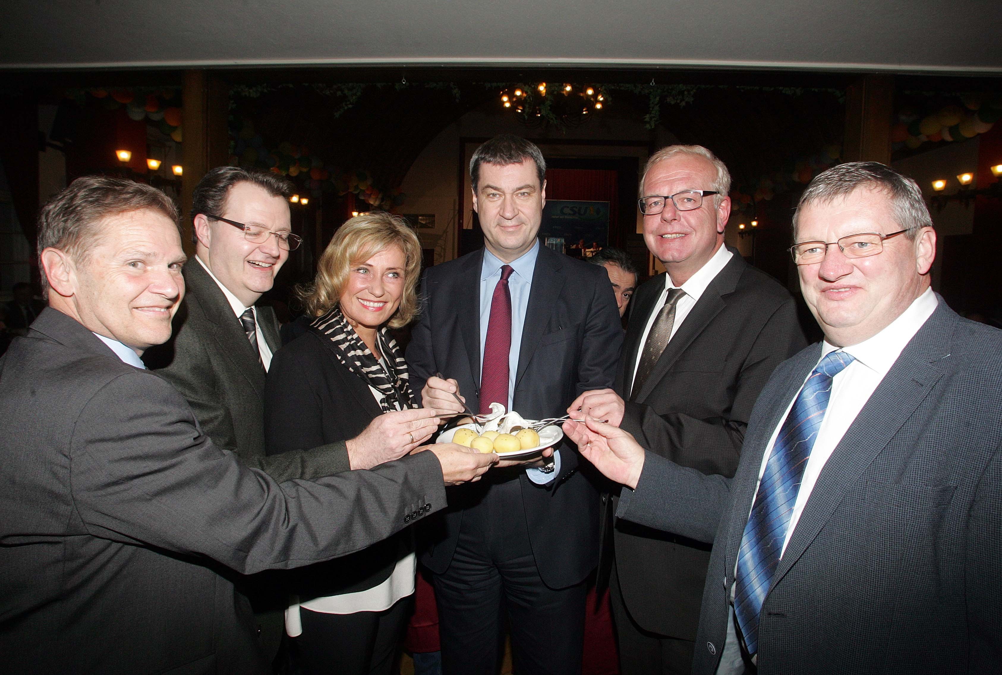 MdL Hermann Imhof, MdB Michael Frieser, MdB Dagmar Wöhrl, Staatsminister Dr. Markus Söder, Gastredner Thomas Kreuzer und MdL Michael Brückner (v.l.) beim CSU-Heringsessen.