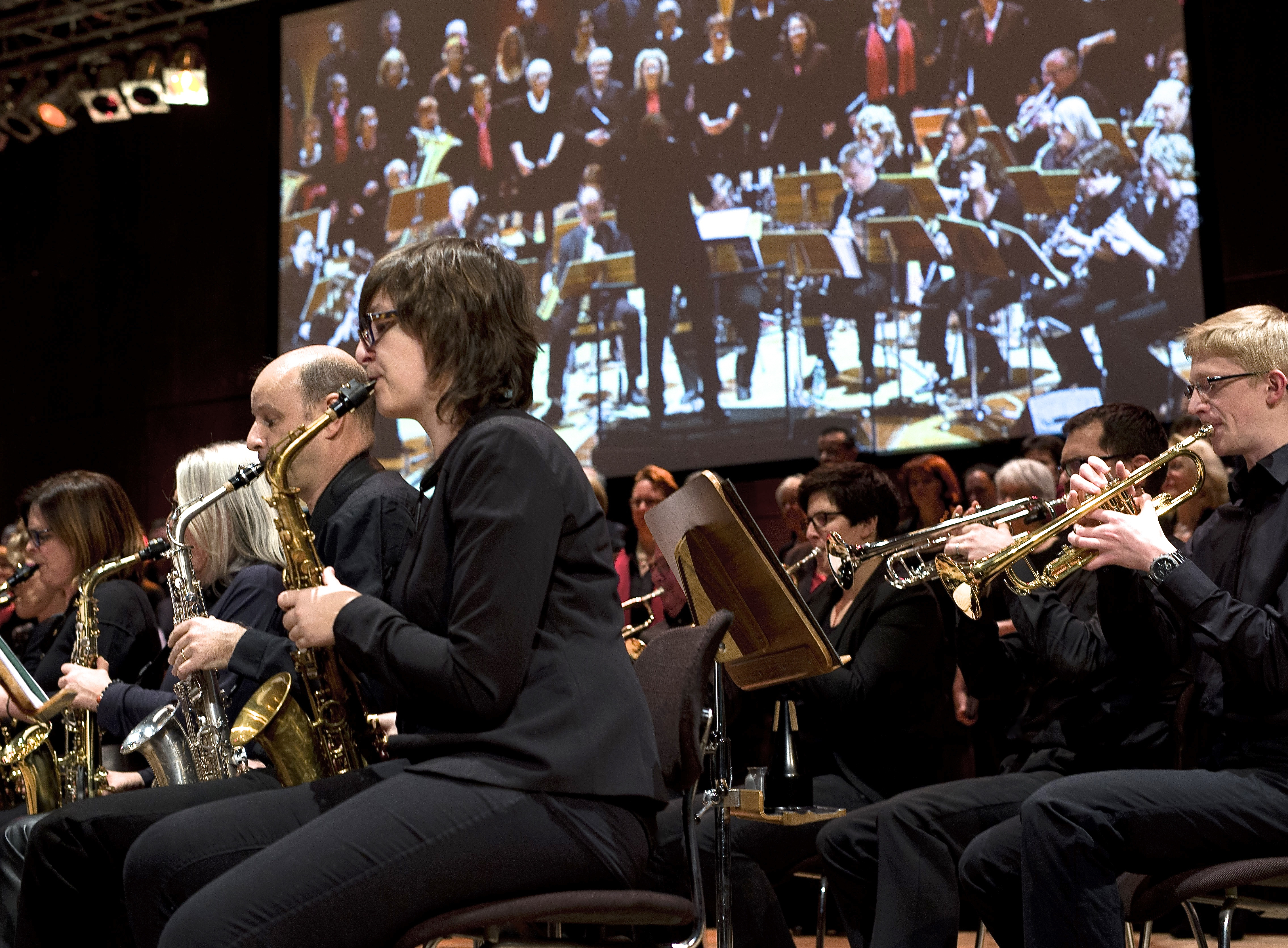 Hoch her ging es beim Benefiz-Konzert in Erlangen – die Siemens-Musiker sorgten mit flotten Tönen für prächtige Stimmung im Saal der Heinrich-Lades-Halle. Foto: oh