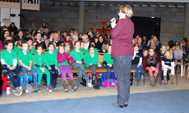 Prof. Heike Henning bei der Begrüßung
