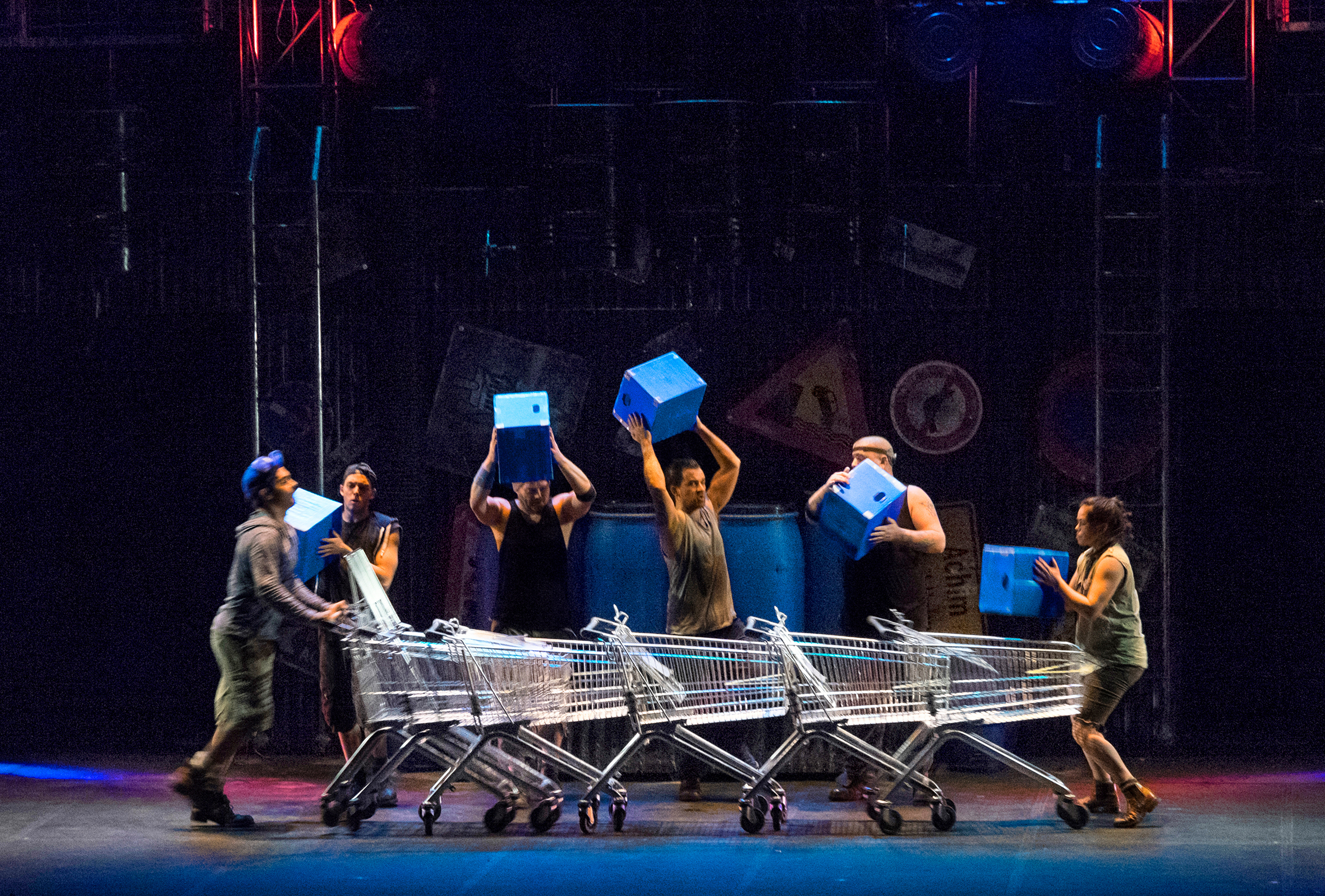 STOMP kommt als Sommergastspiel ins Opernhaus Nürnberg.