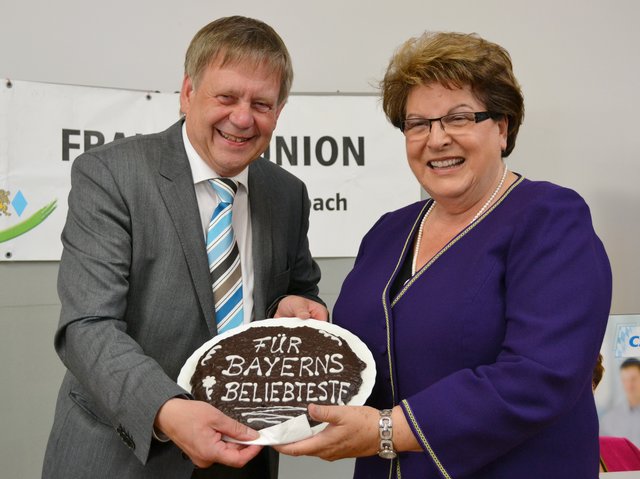 Freller dankte Landtagspräsidentin Barbara Stamm für ihren Besuch in Schwabach im September 2013. | Foto: © CSU Schwabach