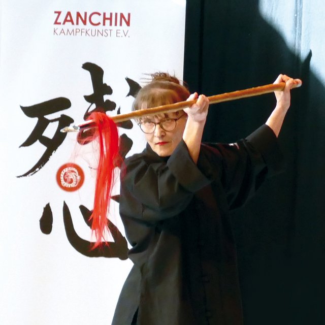 Bedrohung mit dem Qiang - dem chinesischen Speer.