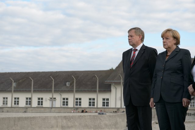 In seiner Funktion als Direktor der Stiftung Bayerische Gedenkstätten konnte Freller bereits zweimal die Bundeskanzlerin in der KZ-Gedenkstätte Dachau begrüßen. | Foto: © CSU Schwabach