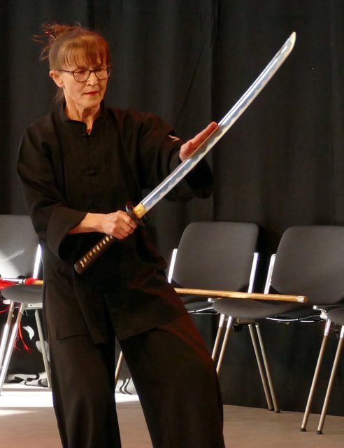 Manchmal wird der Miao Dao auch nur mit einer Hand geführt.