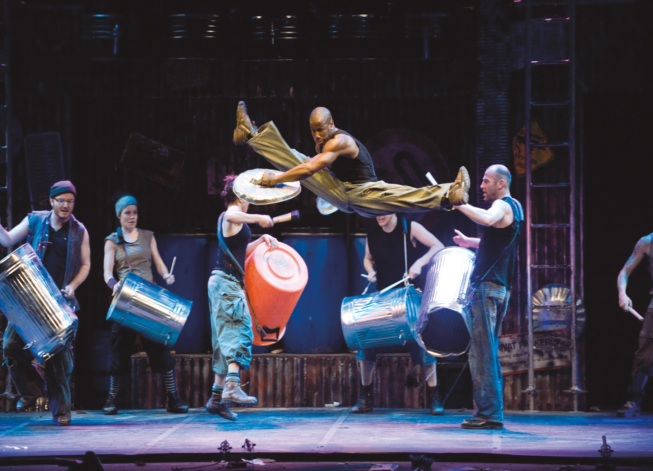 STOMP kommt als Sommergastspiel ins Opernhaus Nürnberg.