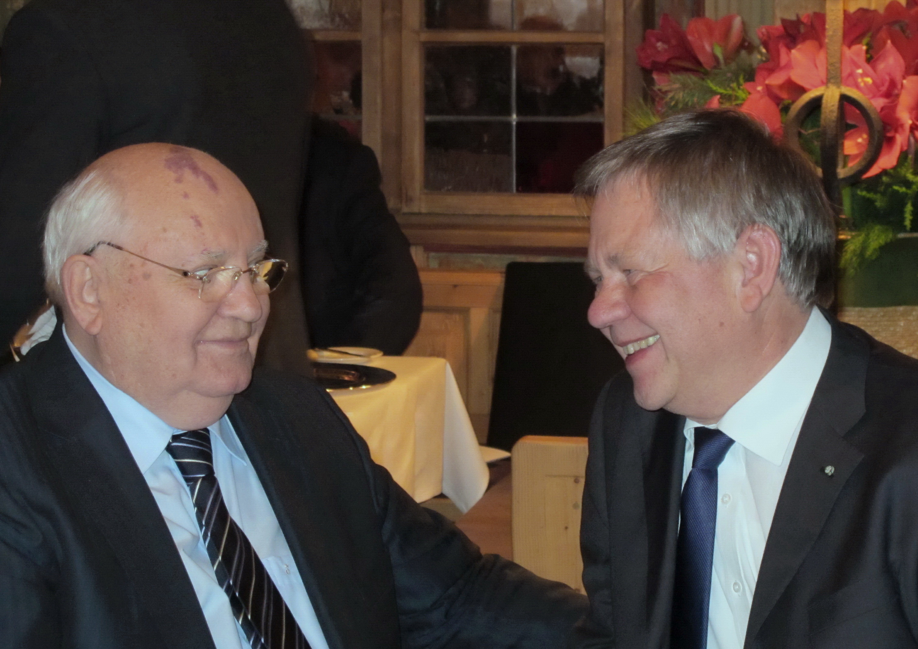 Zwei Geburtstagskinder unter sich: MdL Karl Freller und der frühere Staatspräsident der Sowjetunion und Friedensnobelpreisträger Michail Gorbatschow haben beide am 2. März Geburtstag.