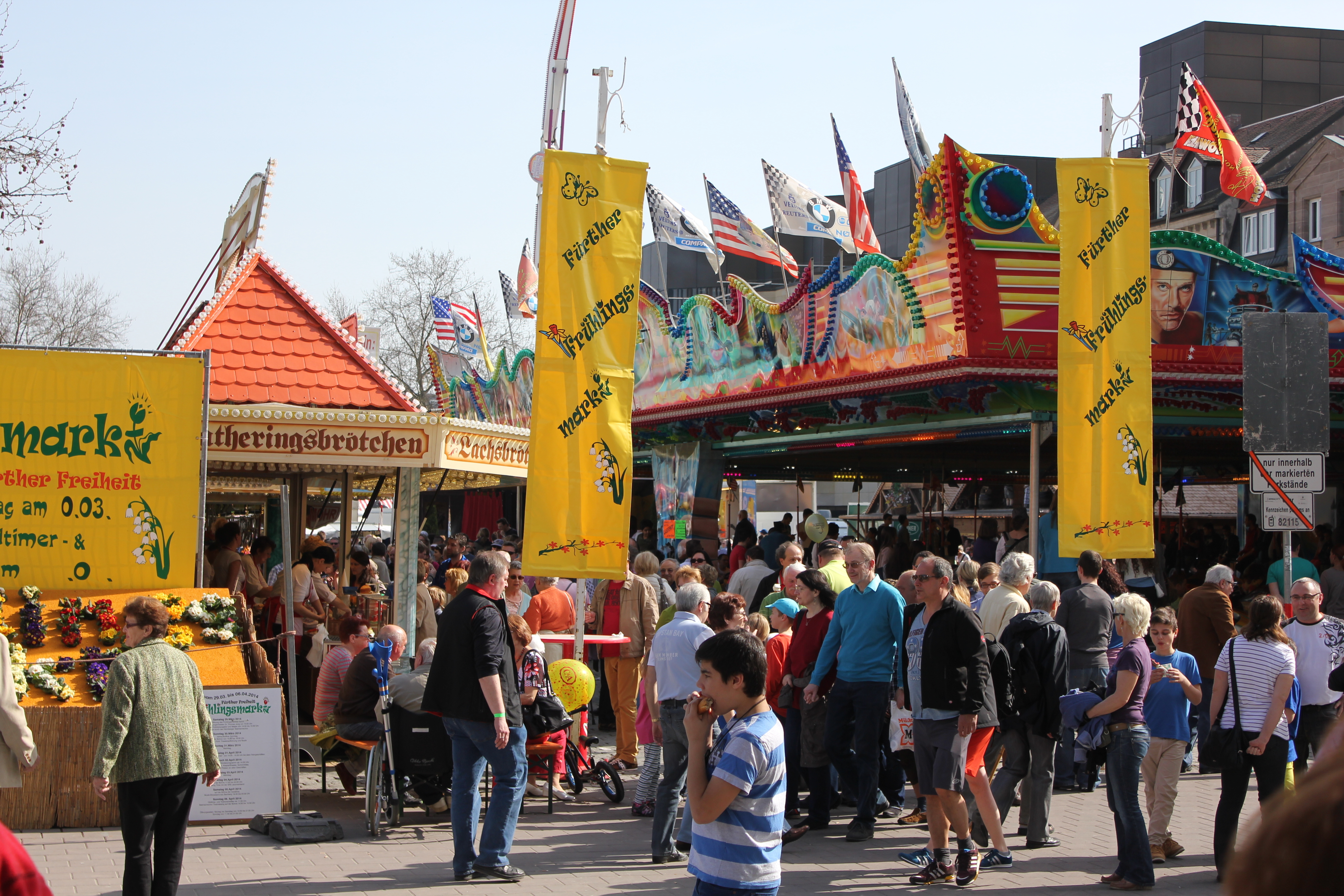 Die Fürther Freiheit wird beim Frühlingsfest zum kleinen Rummelplatz. Foto: Ebersberger