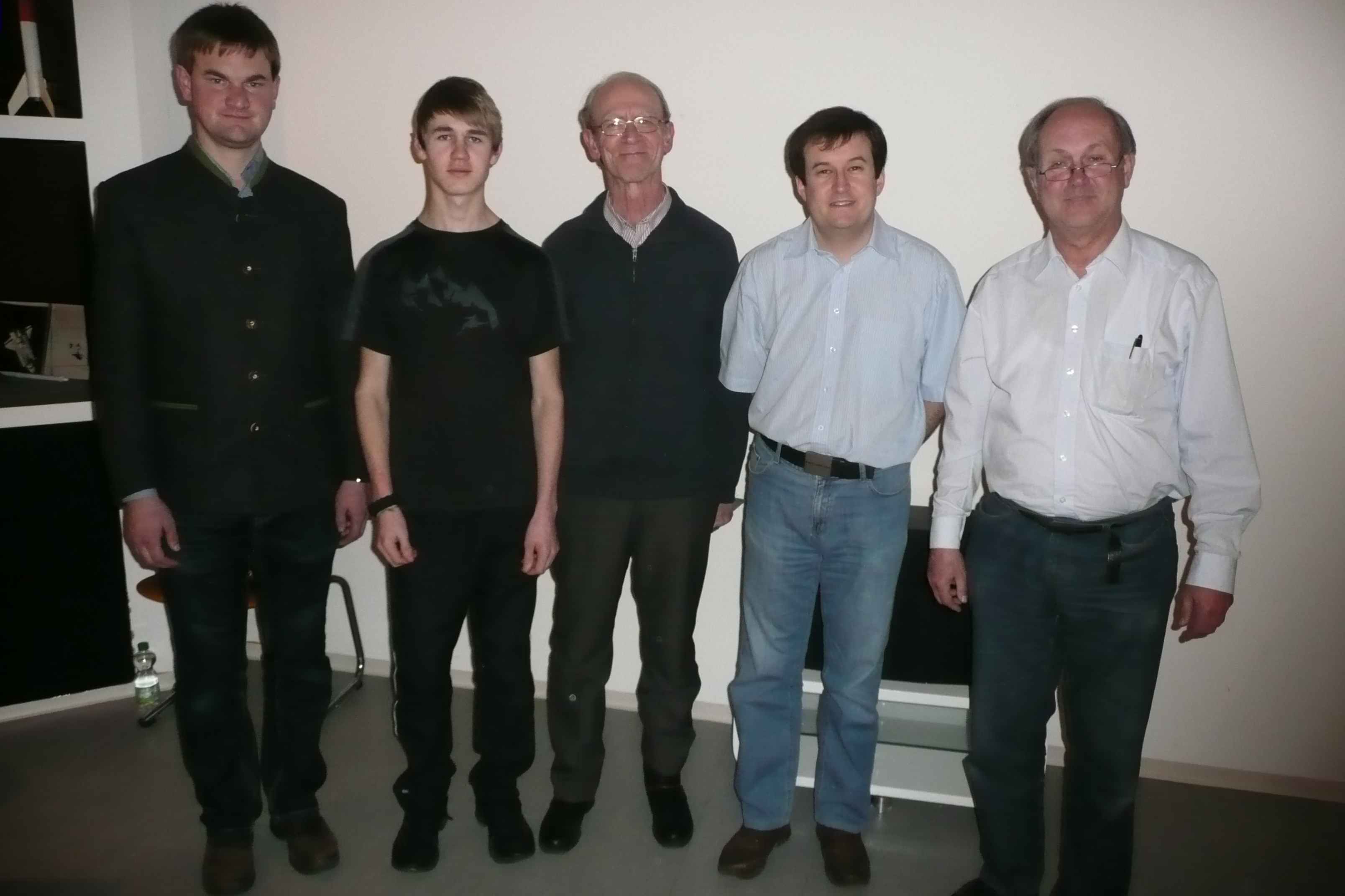Die neue Vorstandschaft von links nach rechts
2. Vorstand und Pressesprecher Benedikt Schnuchel
Schriftführer, Erik Kohler
Revisor, Johann Meier
1. Vorstand, Andreas Leonhardt,
Kassier, Richard Pragner