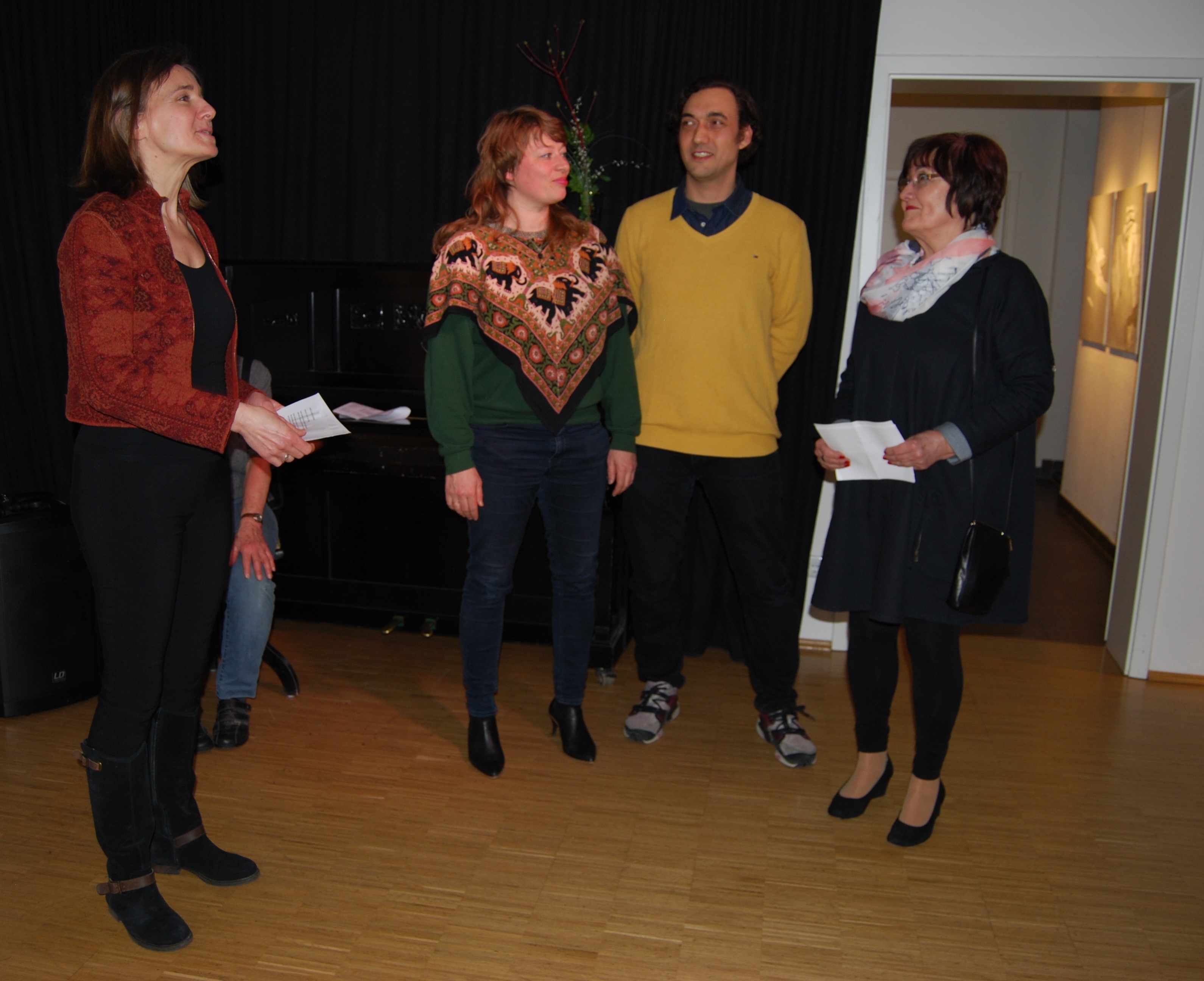 Isolde Ebert, Iris Holstein, Matthias und Gerda K. Hederer bei der Eröffnung