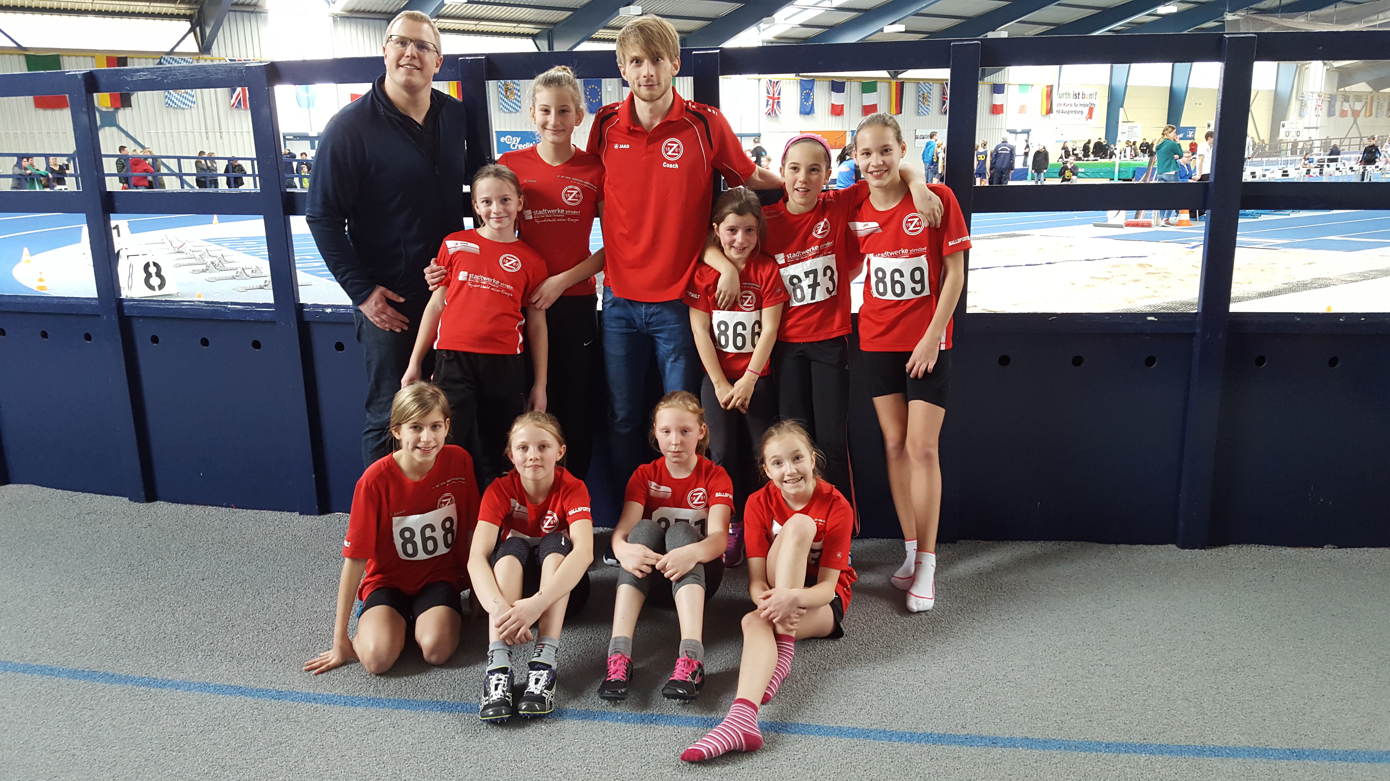 Die "rote Wand" auf der blauen Bahn in der Fürther Leichtathletik-Halle