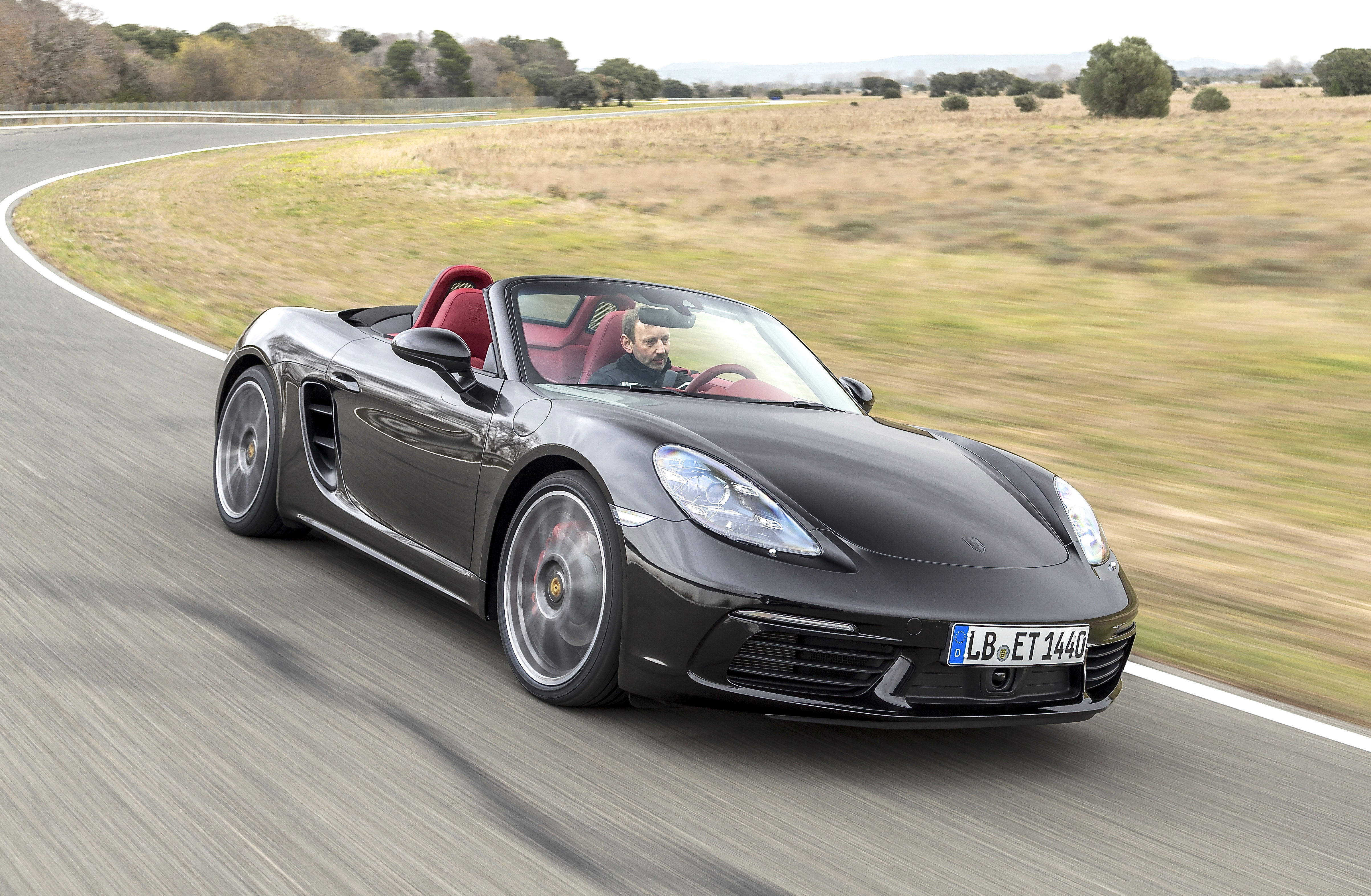 Dass die neue Motorengeneration gerade im Boxster ihre Premiere feiern darf, unterstreicht dessen nachhaltige Rolle als technischer „Revoluzzer“ im Modellportfolio des Stuttgarter Autobauers. Foto: Auto-Medienportal.Net/Porsche