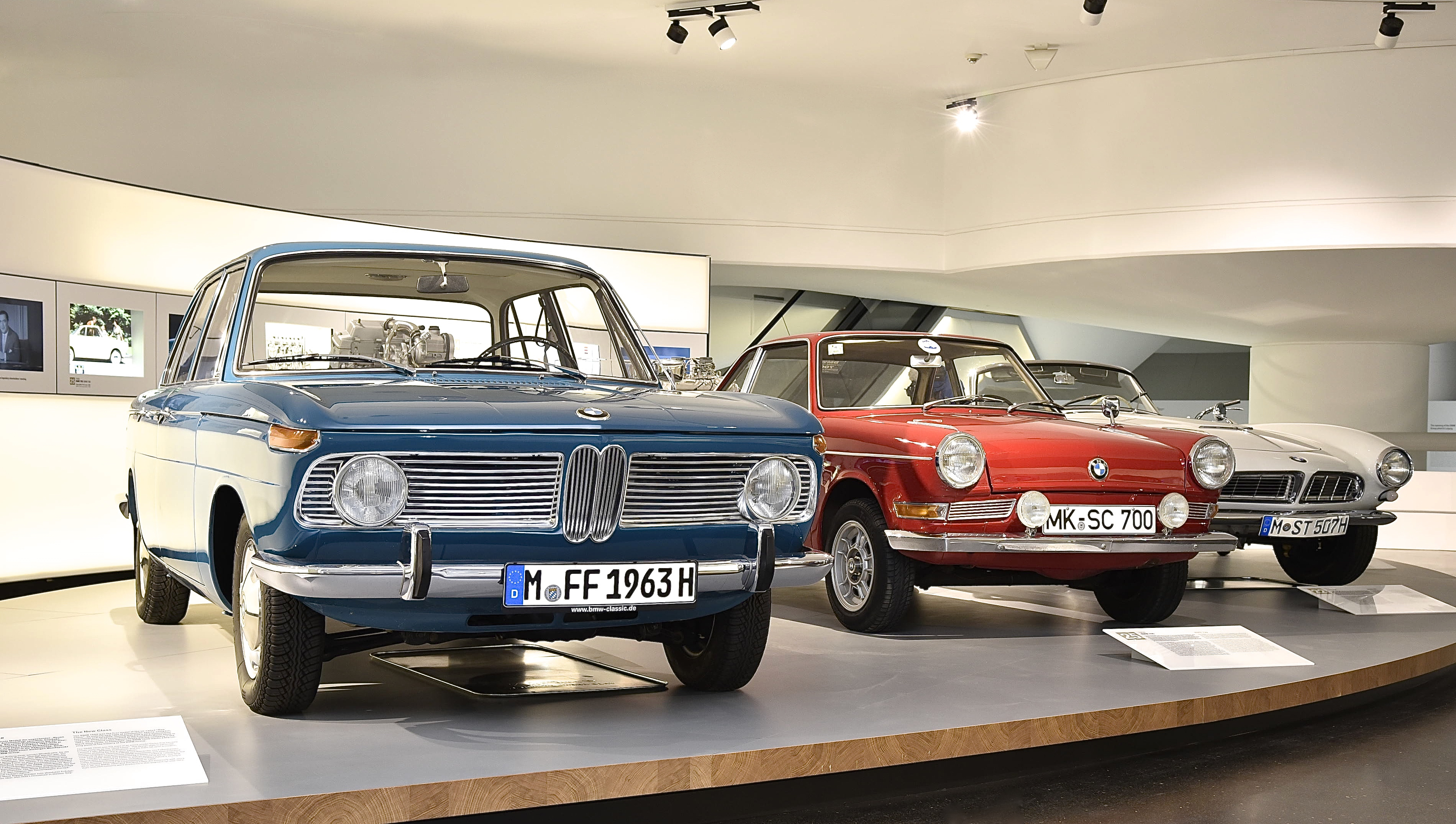 Zur neuen BMW-Sonderschau werden echte Highlights aus 100 Jahren Unternehmensgeschichte präsentiert. Foto: Hersteller
