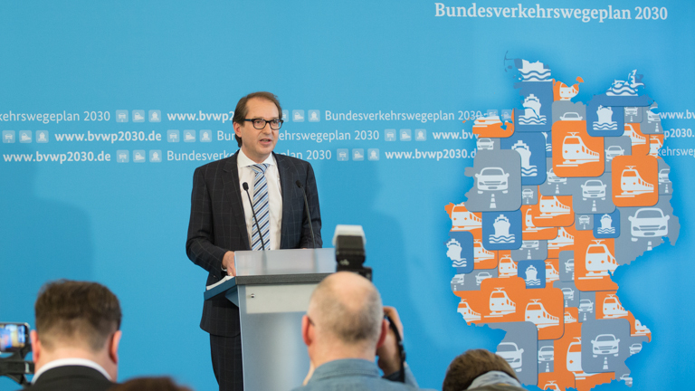 Minister Dobrindt stellte den Bundesverkehrswegeplan 2030 vor.