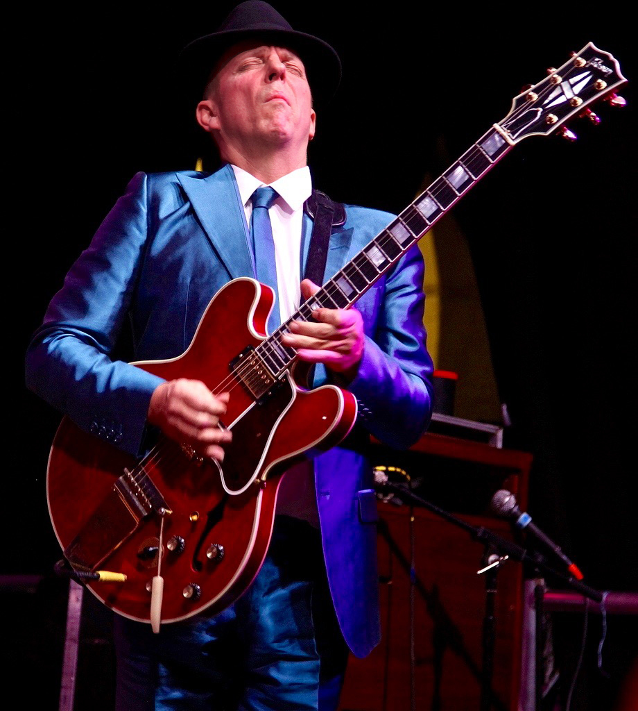 Der amerikanische Gitarrist Stephen Dale Petit bringt mit seinem "New-Blues-Sound" neuen, frischen Wind in die Bluesszene.