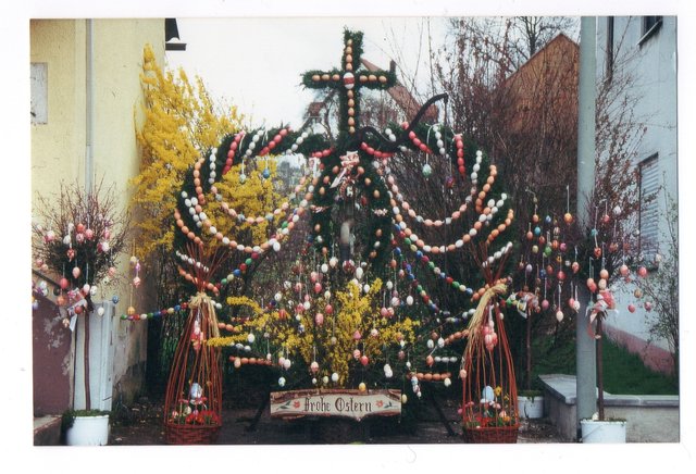 Osterbrunnen Hohenpölz im Jahr 2001. | Foto: Archiv/N.  Brehm