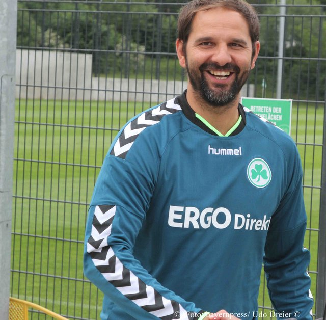 Fürths Trainer Stefan Ruthenbeck hofft auf einen Heimsieg seiner Mannschaft.
