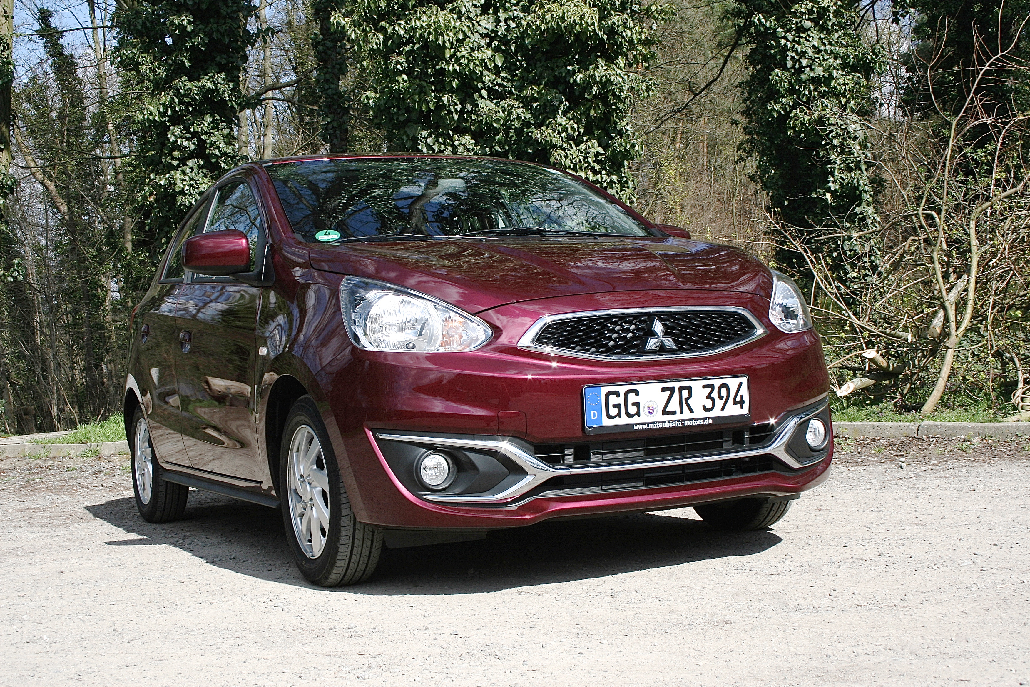 Der neue Mitsubishi Space Star überzeugt durch Aufwertung der Optik und des Interieurs sowie durch ein besser abgestimmtes Fahrwerk. Foto: Auto-Medienportal.Net