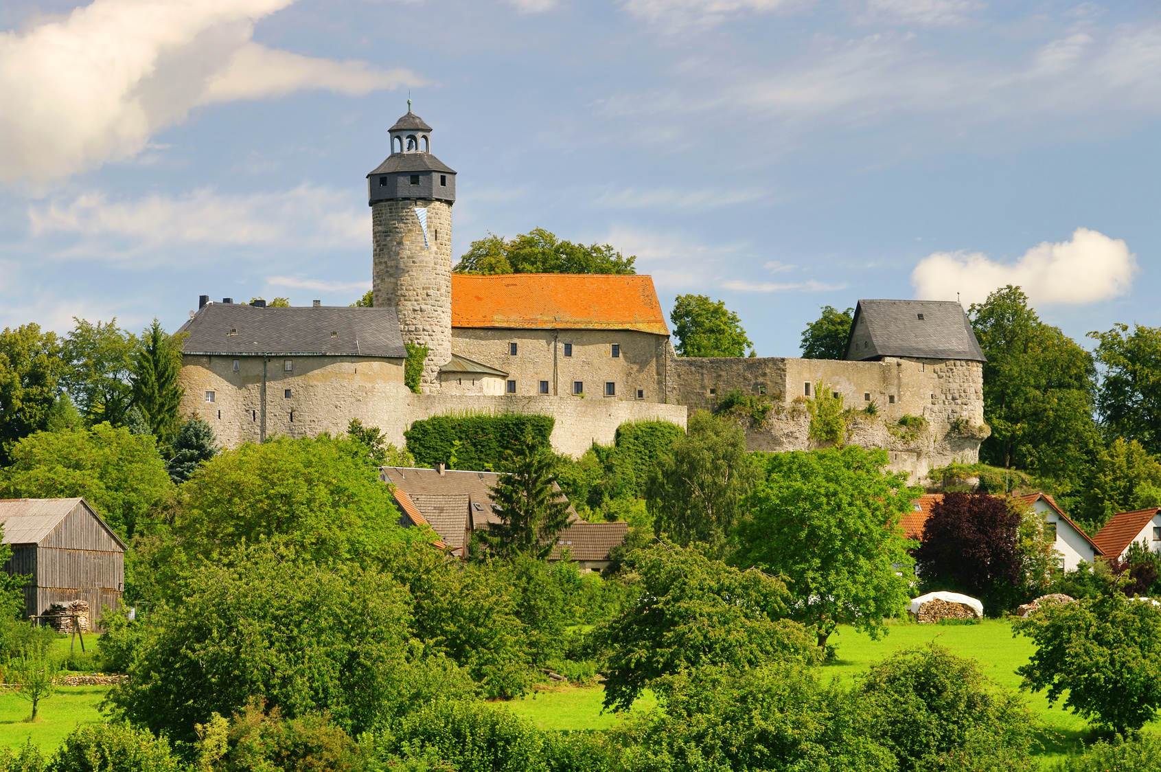 Auf dem Bild die Burg Zwernitz, leider noch ohne die fränkische Fahne.