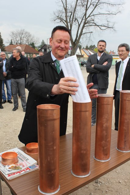 Fürths Oberbürgermeister Thomas Jung sprach von einer seiner emotionalsten Grundsteinlegungen. Foto: Ebersberger