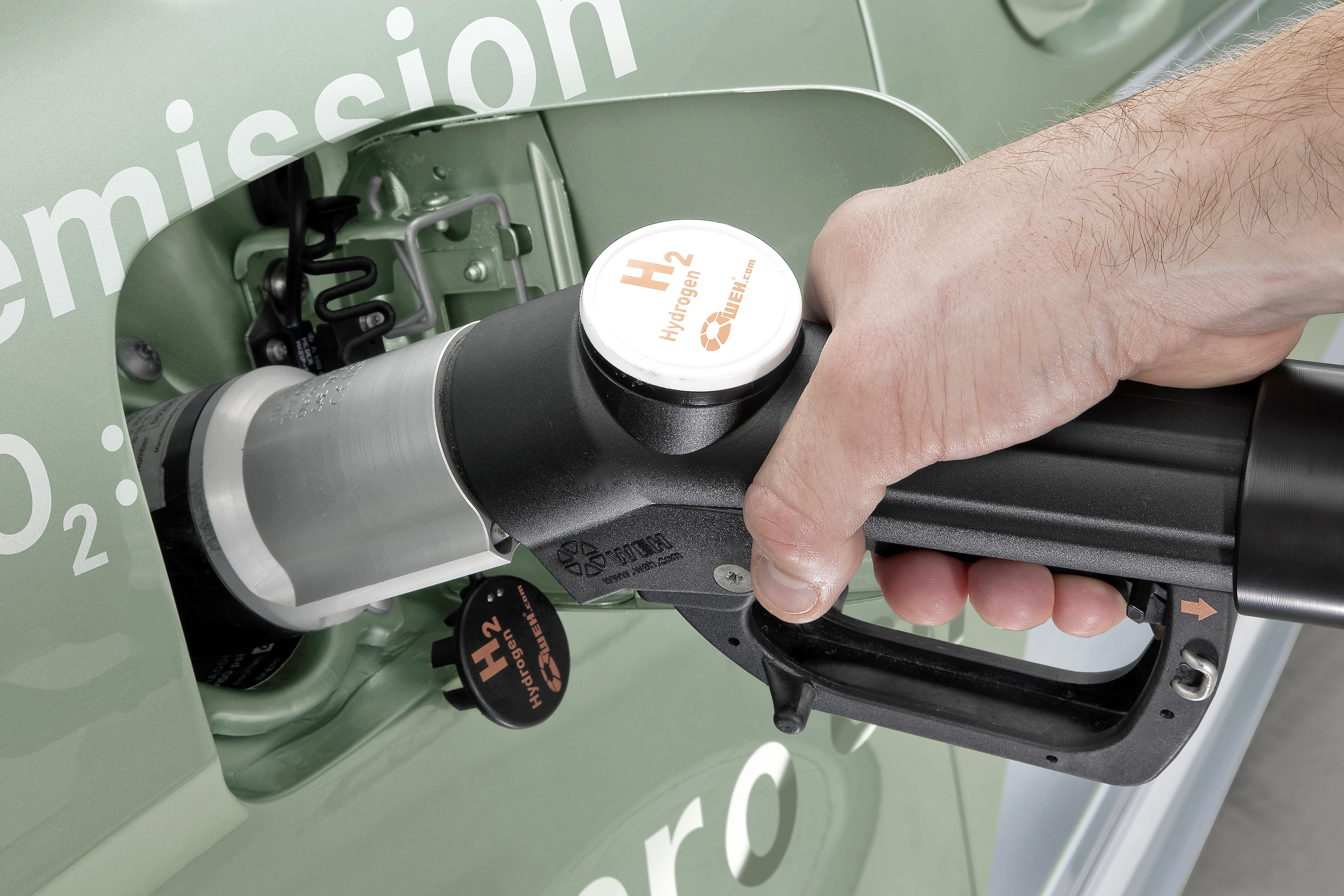 Klare Zielsetzung: Wasserstoff tanken soll in Deutschland bereits in wenigen Jahren flächendeckend möglich sein. Foto: Auto-Medienportal.Net/Daimler