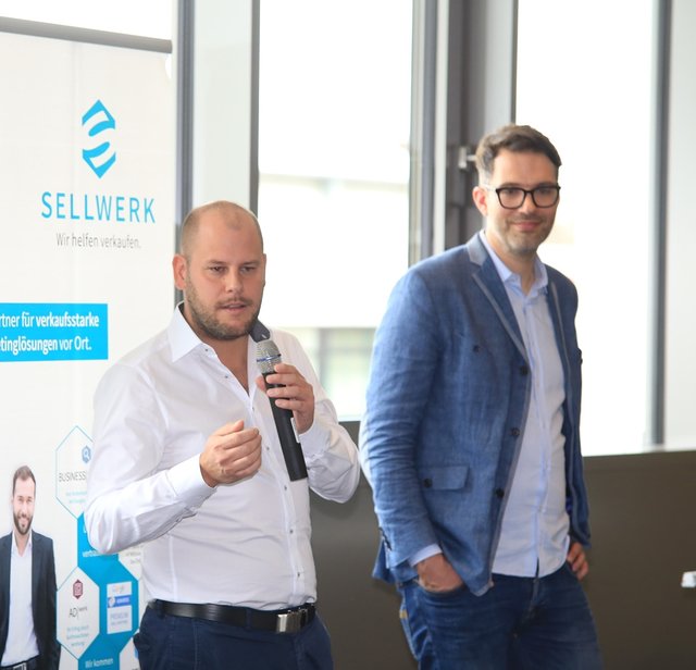 Arne Henne (l.,SMB Program Manager EMEA bei Facebook) und Adrian Blockus (Strategic Partner Manager im Channel Sales Team bei Google) gaben bei den ,,Live bei SELLWERK-Events" Tipps für erfolgreiches Online-Marketing. | Foto: oh