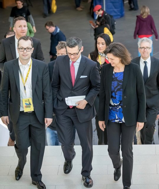 Gelungener Start in die Web Week 2016: (v.l.) Web Week Organisator Ingo Di Bella, Wirtschaftsreferent Dr. Michael Fraas und Staatsministerin Ilse Aigner. | Foto: Christian Lindner