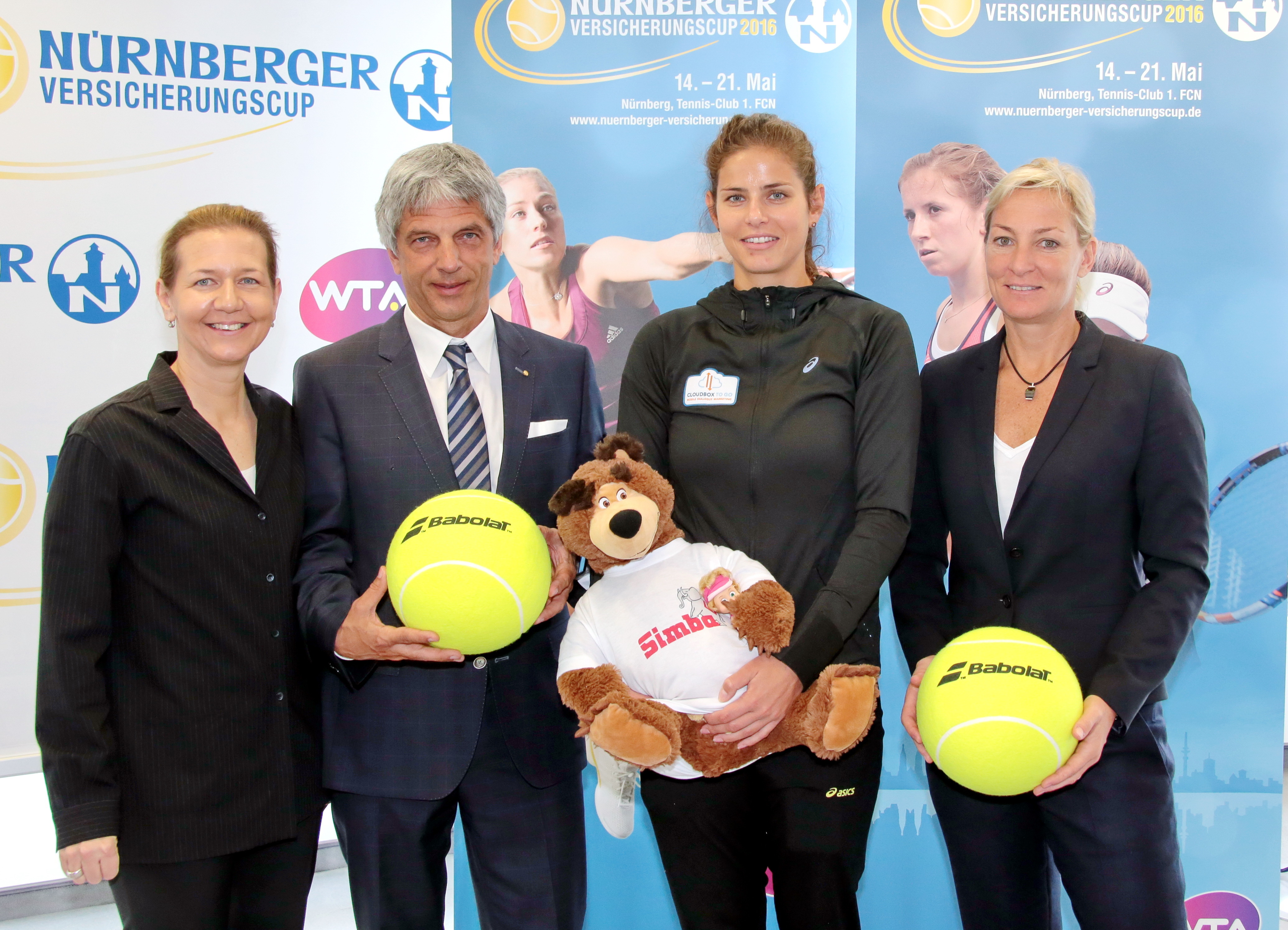 Turnierdirektorin Sandra Reichel, Dr. Armin Zitzmann, Vorstandsvorsitzender der NÜRNBERGER Versicherungsgruppe, Tennisspielerin Julia Göres und Barbara Rittner (v.l.), Turnierbotschafterin und Fed Cup Teamchefin.