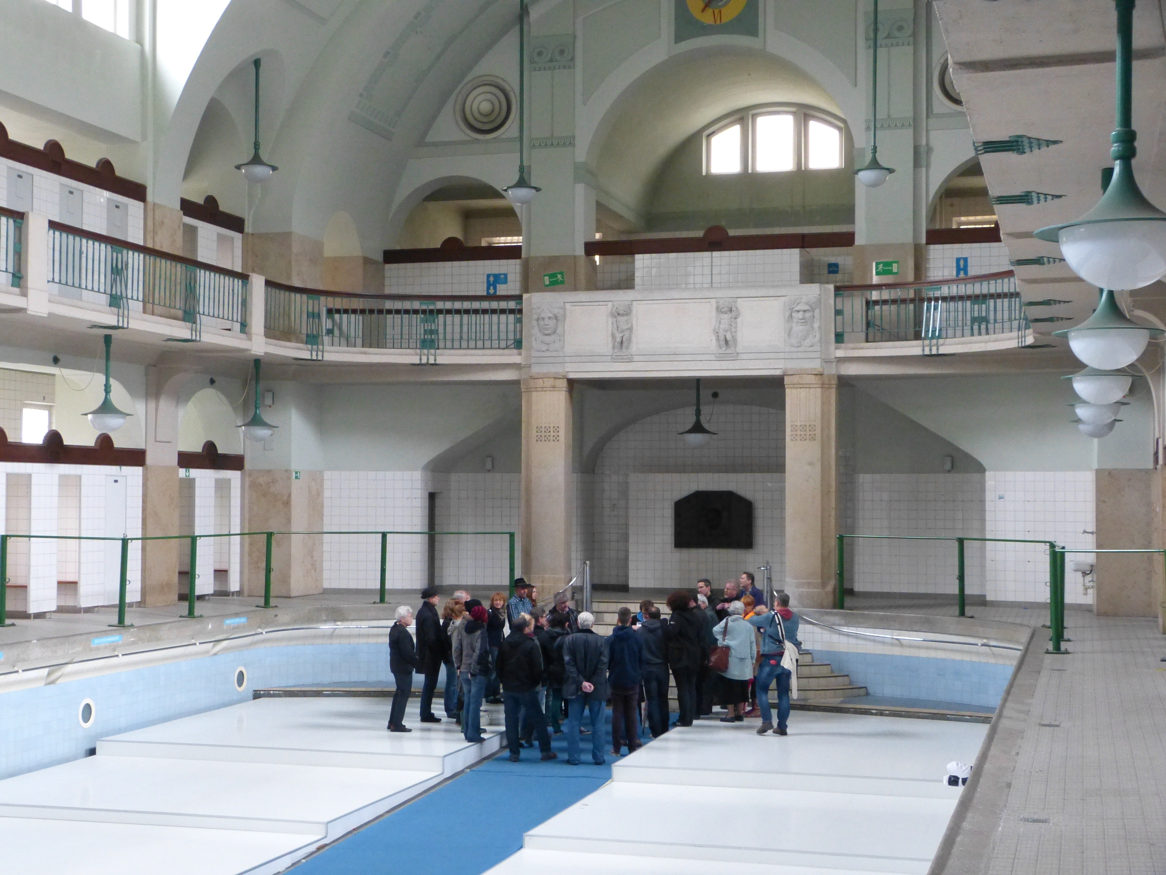 Führungen von Geschichte Für Alle e.V. im Volksbad finden immer wieder große Resonanz.