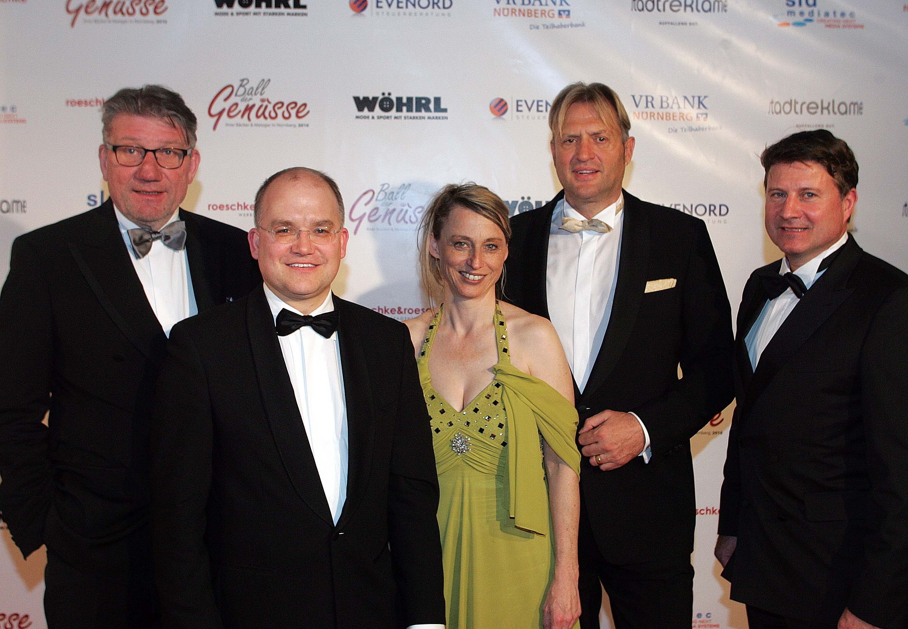 Tucher Marketing-Direktor Kai Eschenbacher (2.v.r.), Möbel Höffner Hausleiterin Simone Leuchauer, Höffner Abteilungsleiter Alexander Schiffner (l.) und Marc O. Vincent, der die Gäste musikalisch verwöhnte.