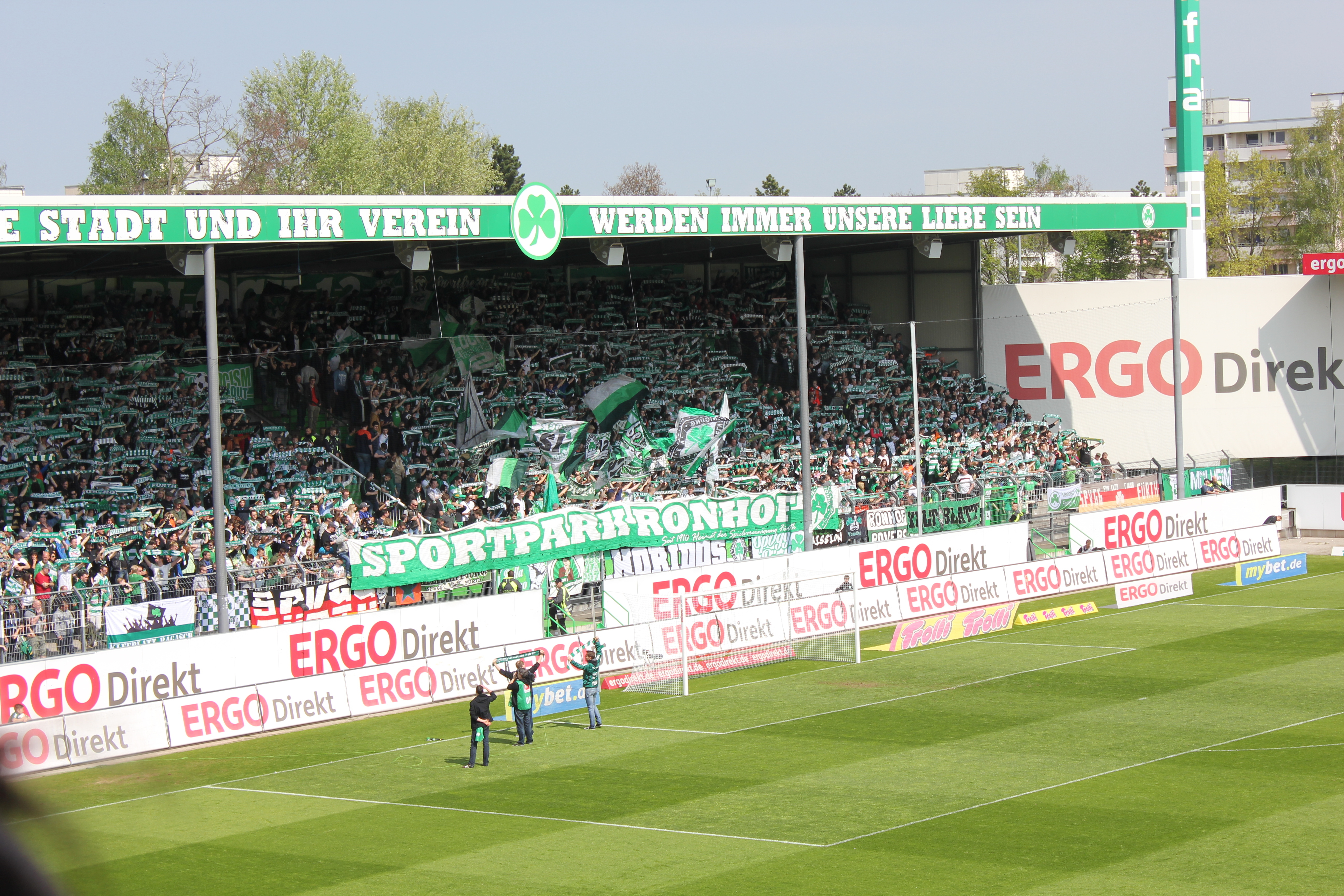 Die Kleeblattfans möchten mit ihrer Mannschaft einen Heimsieg feiern. Foto: Ebersberger