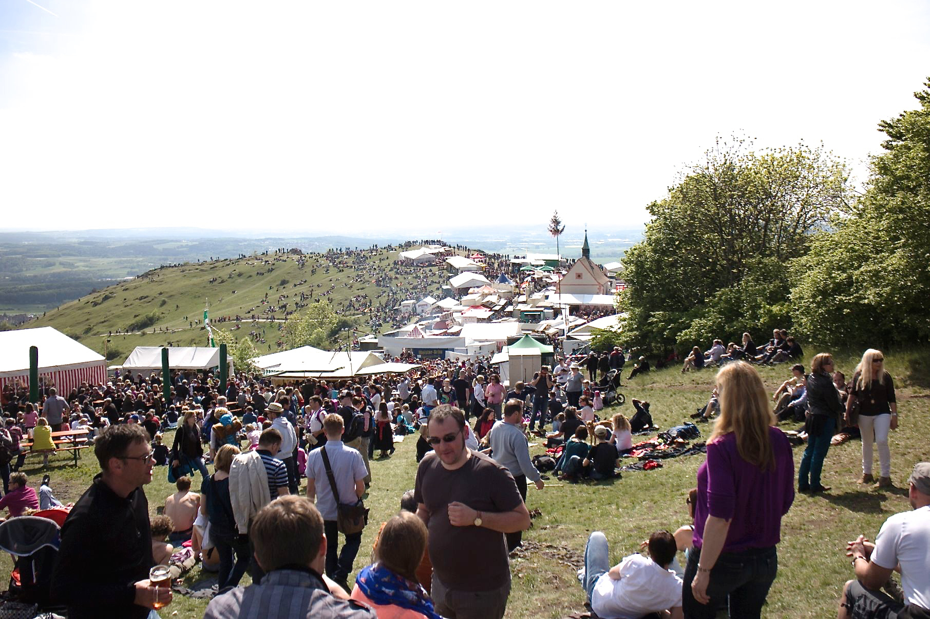 Von Freitag bis Sonntag herrscht festliches Treiben auf dem Walberla. Foto: R. Rosenbauer