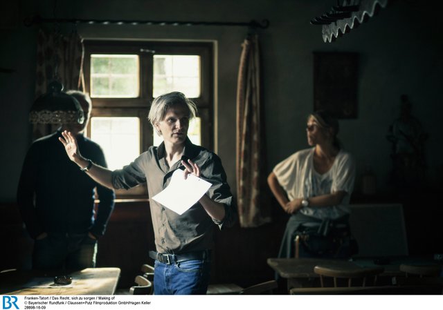 Im Vordergrund: Regisseur Andreas Senn. | Foto: BR/Claussen+Putz Filmproduktion GmbH/Hagen Keller