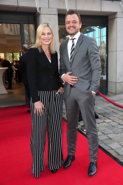 Nina Ruge mit Volker Valk. | Foto: MADELINE/Gisela Schober/Getty Images