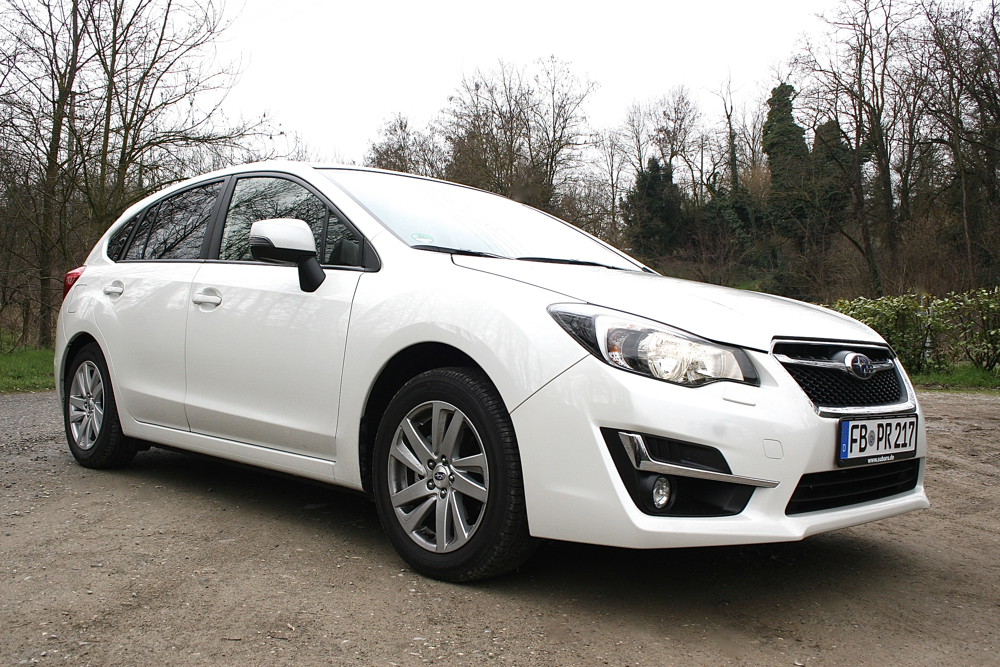 Der Subaru Impreza ist wegen seines permanenten Allradantriebs durchaus eine interessante Alternative im Kompaktsegment. Foto: Auto-Medienportal.Net