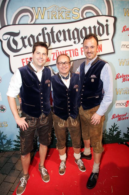 Die Macher der Wirkes Trachtengaudi in zünftiger Tracht:  Tucher Gastronomiedirektor Jörg Träger (r.), Tucher-Marketingdirektor Kai Eschenbacher (M.) und Tucher-Eventmanager Nikolas Zitzelsberger. | Foto: © J. König