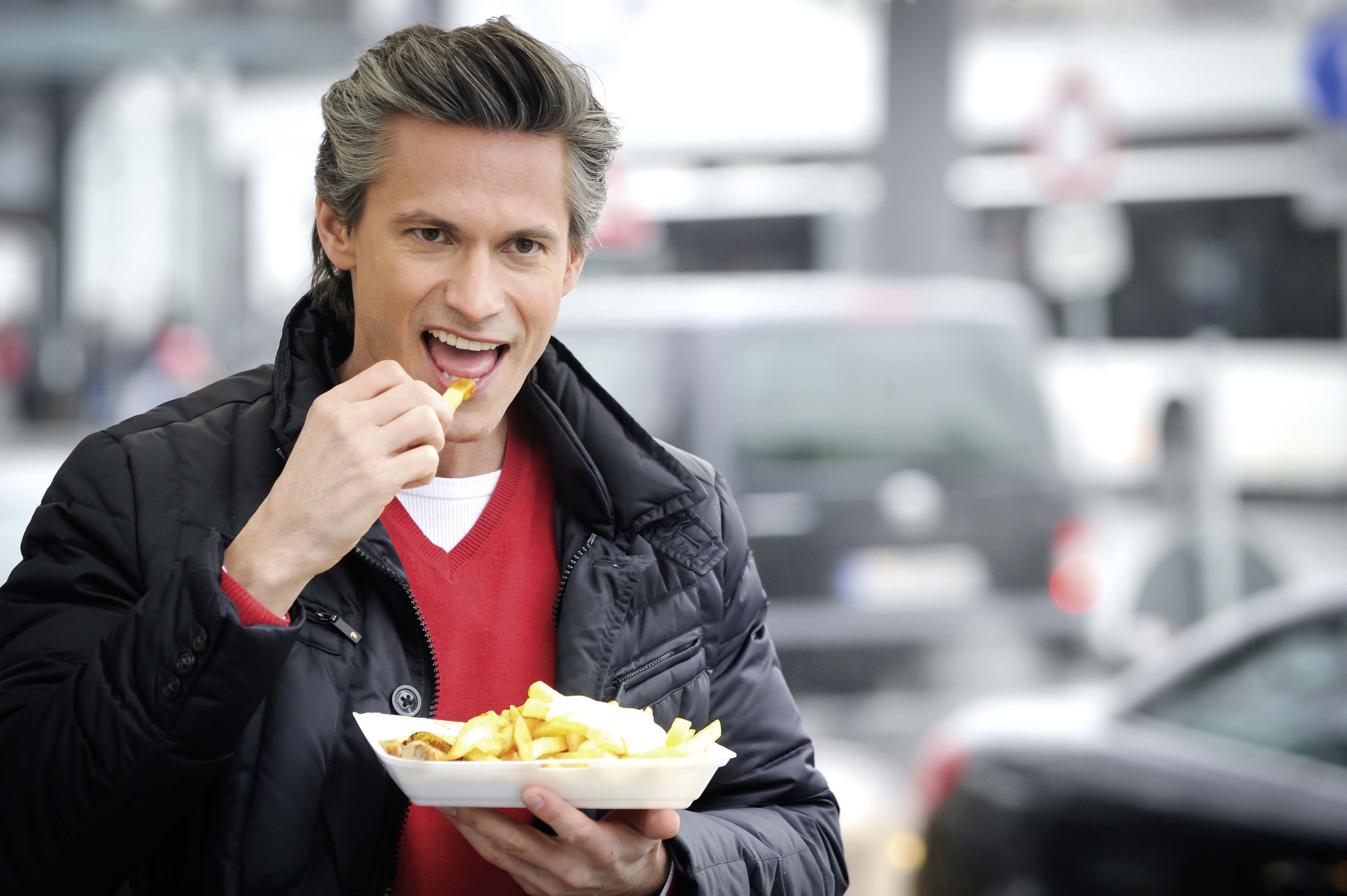 Stress und Fastfood können Gründe für eine Übersäuerung sein.