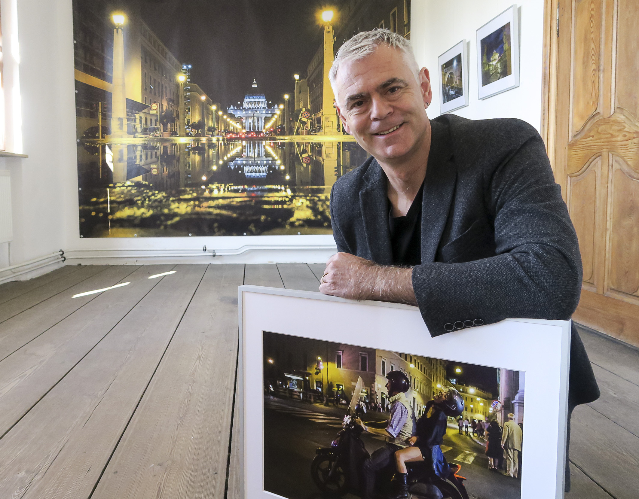 Fotograf Günter Distler stellt im Schloss Almoshof seine ,,Römischen Szenen“ aus.