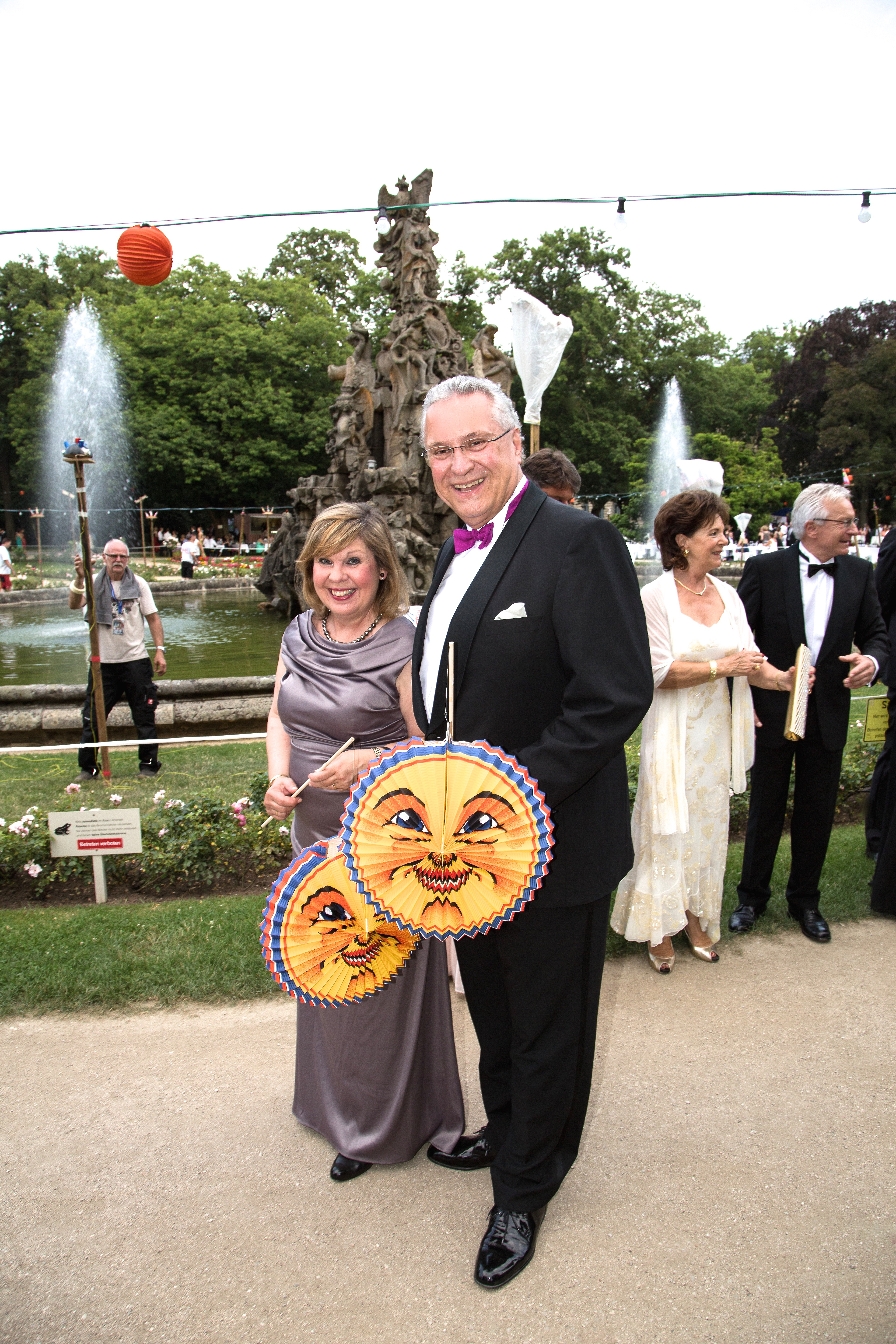 Seit Jahren schon Stammgäste beim Schlossgartenfest der FAU: Staatsminister Joachim Herrmann und seine Frau Gerswid. Foto: FAU/Georg Pöhlein
