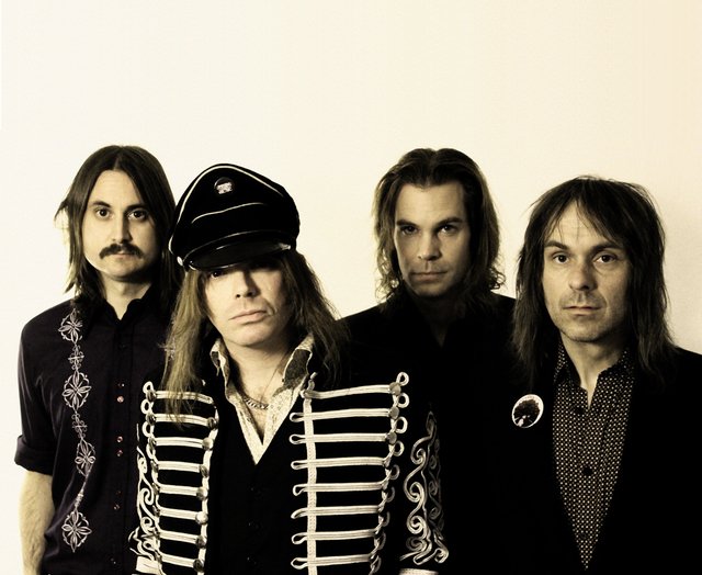 Zwischen Datsuns und Hellacopters und tief in den 70ern liegen die Wurzeln von Imperial State Electric. | Foto: Veranstalter